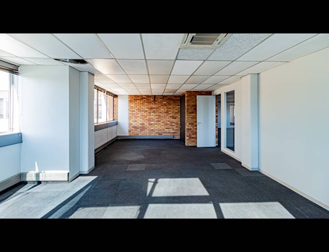 1,174M² OFFICE TO LET IN FERNDALE